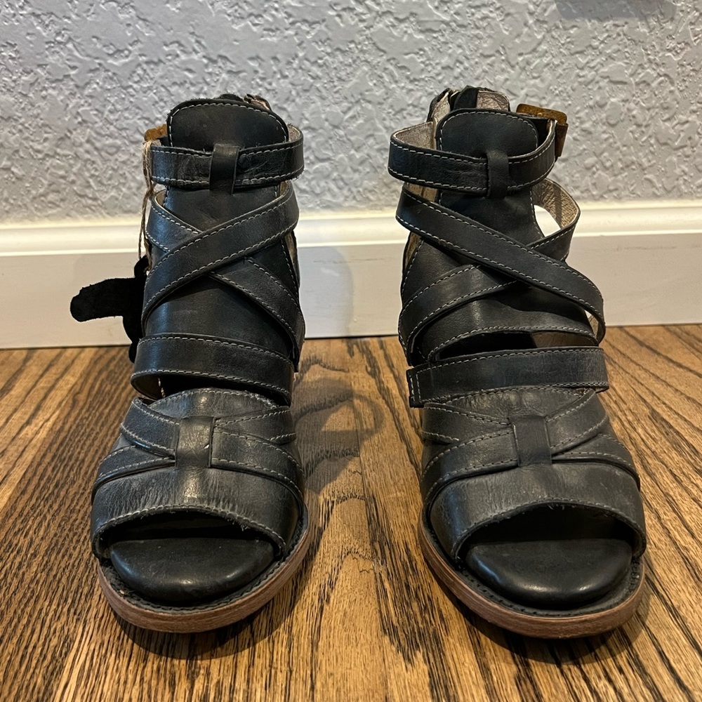 *SOLD* Freebird Black Claw Sandals